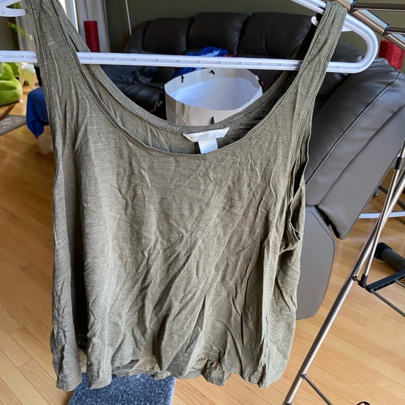 green tank top - Picture 1 of 3